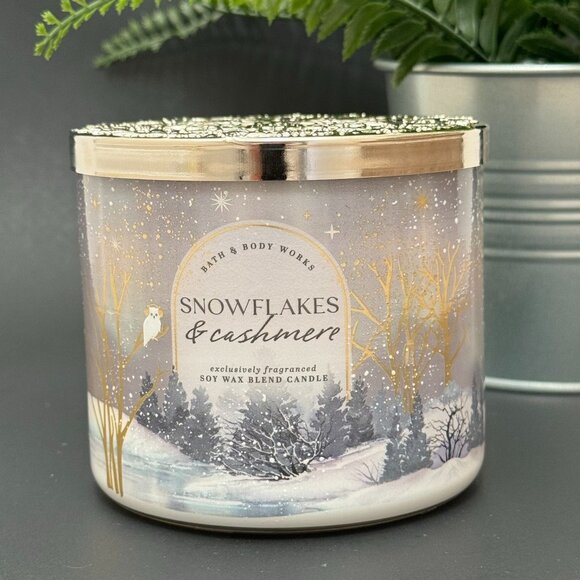 BBW Snowflakes & Cashmere Bath & Body Works 3 Wick Candle - Picture 1 of 10